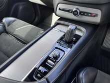 Volvo XC90 B5 MHEV R-Design 