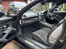 Porsche 718 Cayman T GTS 