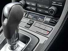 Porsche 718 Cayman T GTS 