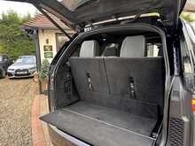 Land Rover Discovery D300 MHEV R-Dynamic SE 