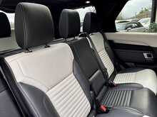 Land Rover Discovery D300 MHEV R-Dynamic SE 