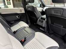 Land Rover Discovery D300 MHEV R-Dynamic SE 