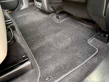 Land Rover Discovery D300 MHEV R-Dynamic SE 