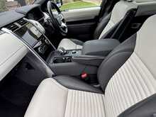 Land Rover Discovery D300 MHEV R-Dynamic SE 