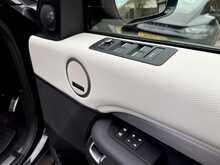 Land Rover Discovery D300 MHEV R-Dynamic SE 