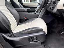 Land Rover Discovery D300 MHEV R-Dynamic SE 