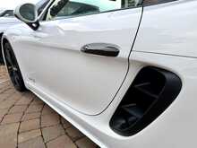 Porsche 718 Cayman T GTS 