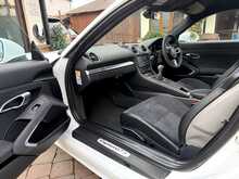 Porsche 718 Cayman T GTS 