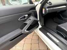 Porsche 718 Cayman T GTS 