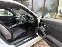 Porsche 718 Cayman T GTS 