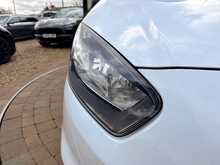 Ford Transit Courier TDCi Leader 