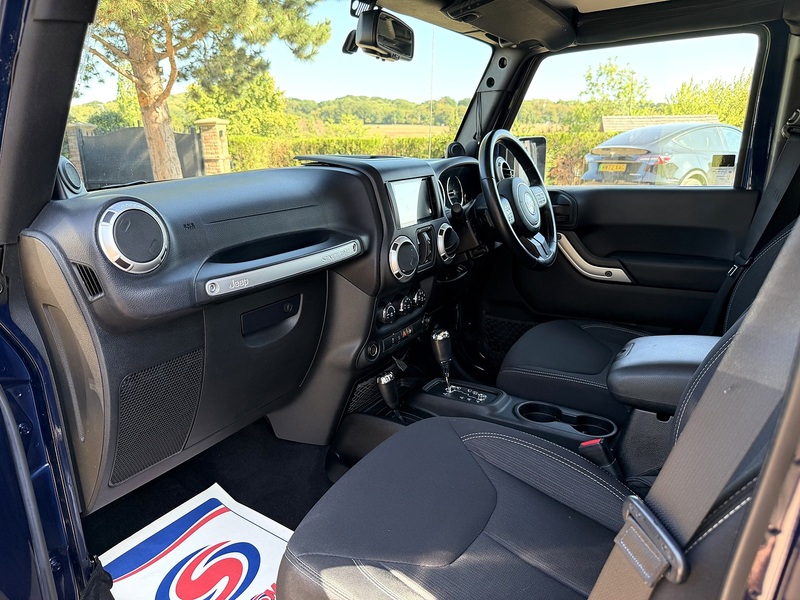 Jeep Wrangler CRD Sahara - U359