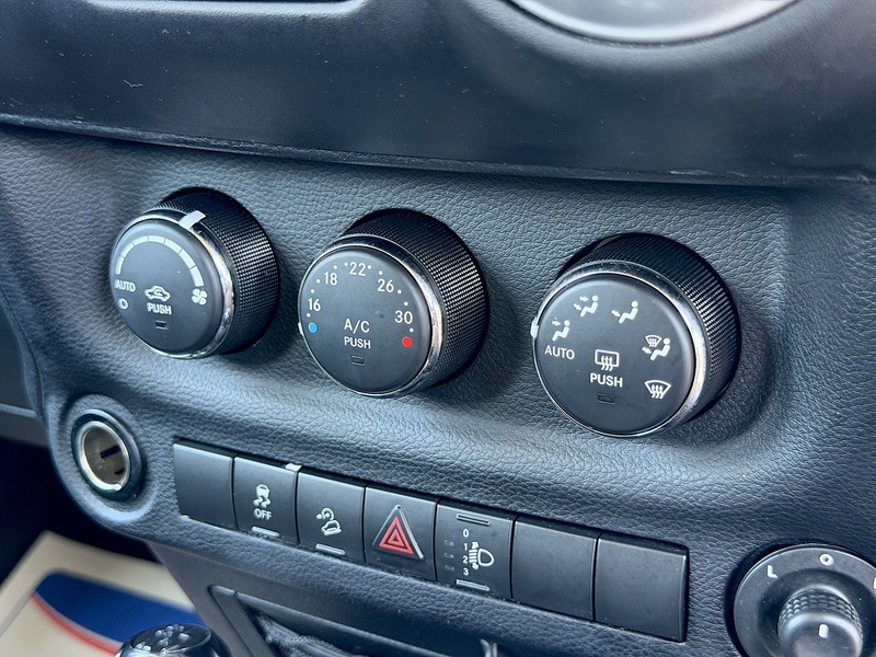 Jeep Wrangler CRD Sahara - U359