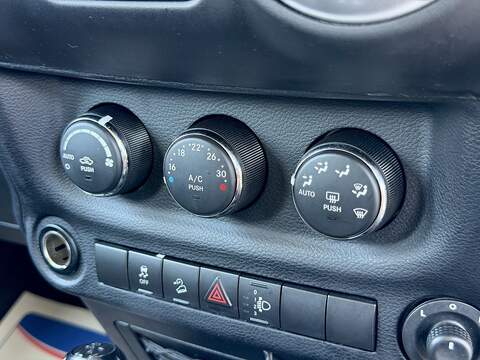 Jeep Wrangler CRD Sahara - U359