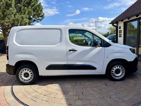 Peugeot Partner BlueHDi 1000 Professional - U360