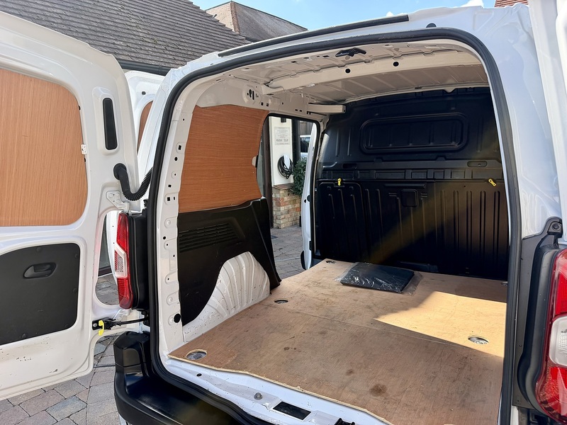 Peugeot Partner BlueHDi 1000 Professional - U360