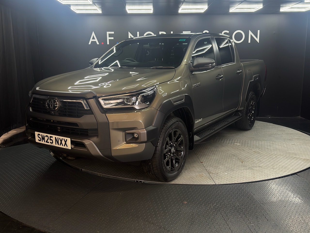 2025 TOYOTA HILUX