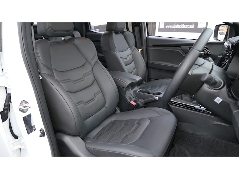 Isuzu 1.9 TD V-Cross Pickup 4dr Diesel Manual 4WD Euro 6 (s/s) (164 ps)