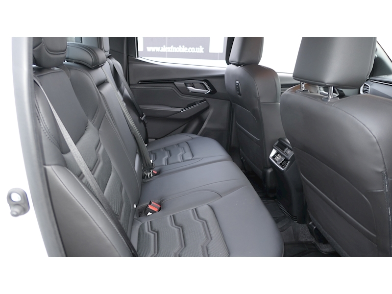 Isuzu 1.9 TD V-Cross Pickup 4dr Diesel Manual 4WD Euro 6 (s/s) (164 ps)