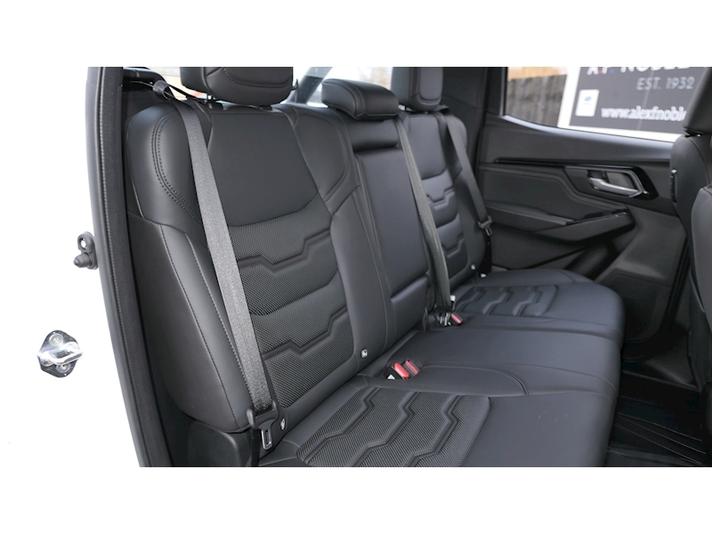 Isuzu 1.9 TD V-Cross Pickup 4dr Diesel Manual 4WD Euro 6 (s/s) (164 ps)