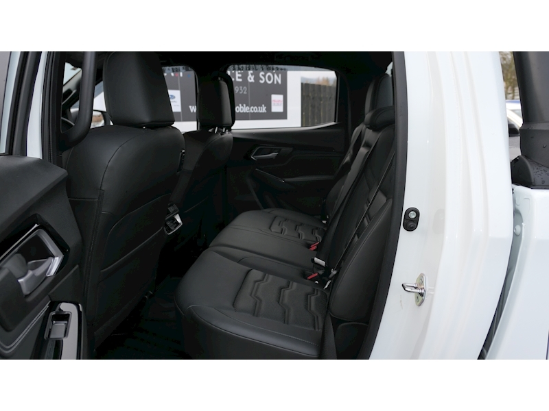 Isuzu 1.9 TD V-Cross Pickup 4dr Diesel Manual 4WD Euro 6 (s/s) (164 ps)