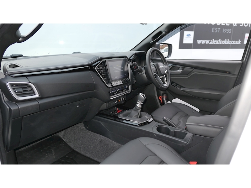 Isuzu 1.9 TD V-Cross Pickup 4dr Diesel Manual 4WD Euro 6 (s/s) (164 ps)