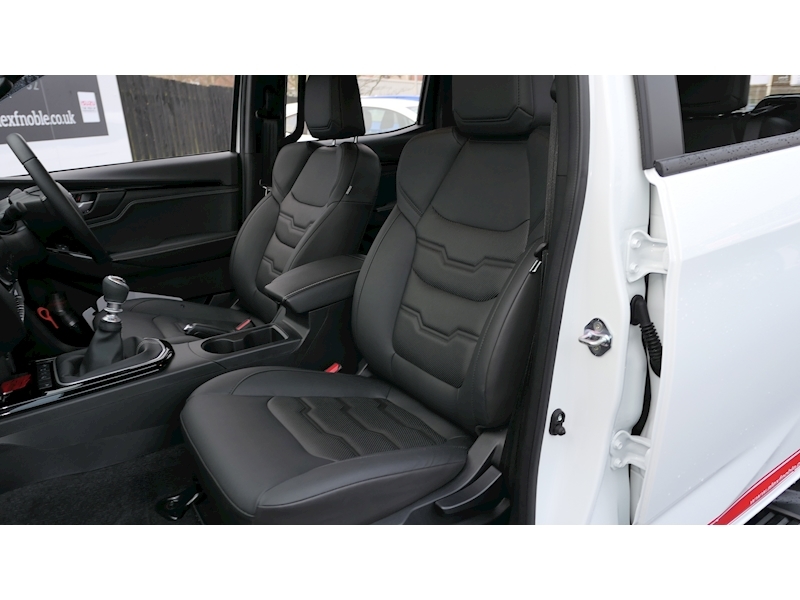 Isuzu 1.9 TD V-Cross Pickup 4dr Diesel Manual 4WD Euro 6 (s/s) (164 ps)