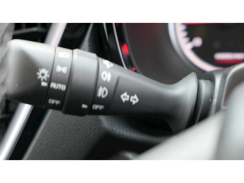 Isuzu 1.9 TD V-Cross Pickup 4dr Diesel Manual 4WD Euro 6 (s/s) (164 ps)