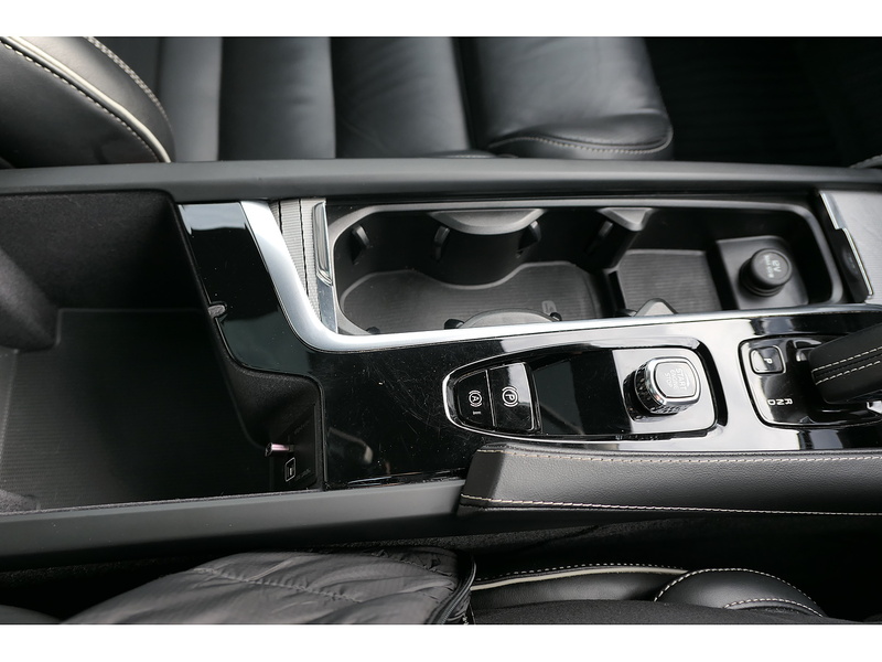 Volvo 2.0 B5 MHEV R-Design Pro SUV 5dr Diesel Hybrid Auto 4WD Euro 6 (s/s) (235 ps)