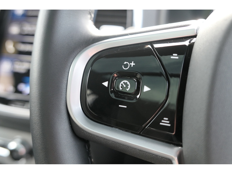 Volvo 2.0 B5 MHEV R-Design Pro SUV 5dr Diesel Hybrid Auto 4WD Euro 6 (s/s) (235 ps)