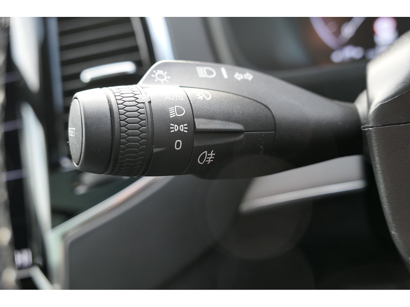 Volvo 2.0 B5 MHEV R-Design Pro SUV 5dr Diesel Hybrid Auto 4WD Euro 6 (s/s) (235 ps)