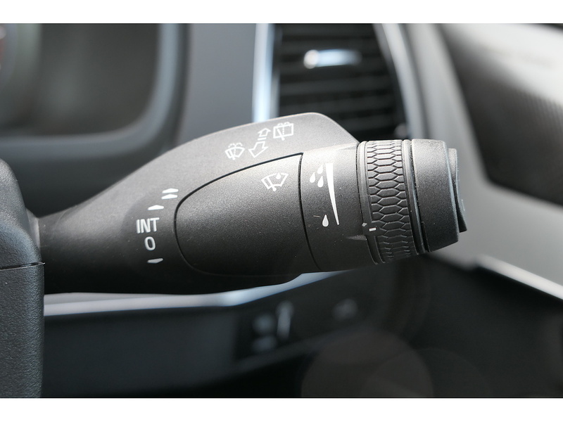 Volvo 2.0 B5 MHEV R-Design Pro SUV 5dr Diesel Hybrid Auto 4WD Euro 6 (s/s) (235 ps)