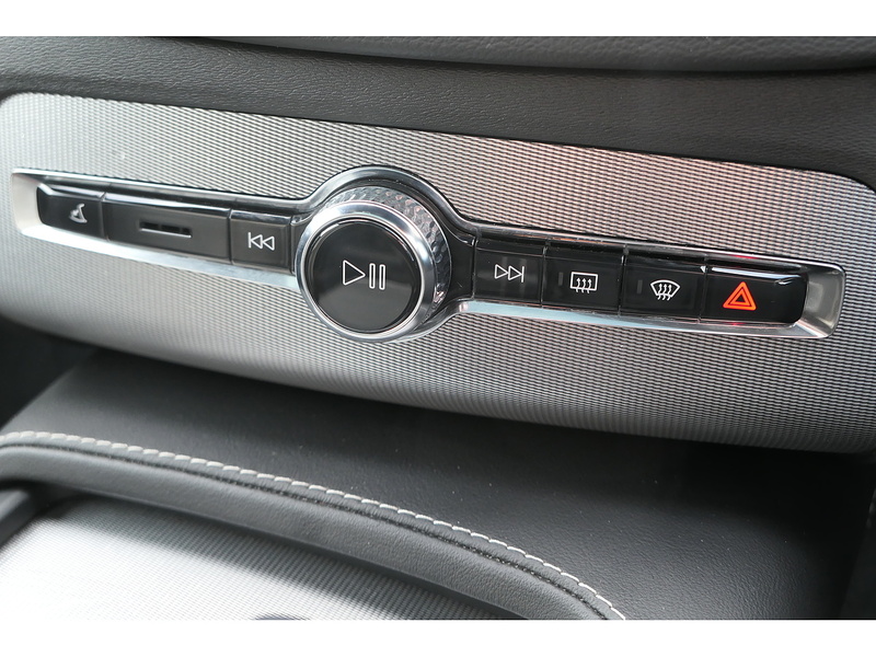 Volvo 2.0 B5 MHEV R-Design Pro SUV 5dr Diesel Hybrid Auto 4WD Euro 6 (s/s) (235 ps)