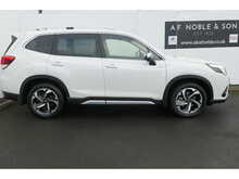 Subaru Forester e-Boxer XE Premium 