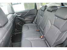 Subaru Forester e-Boxer XE Premium 