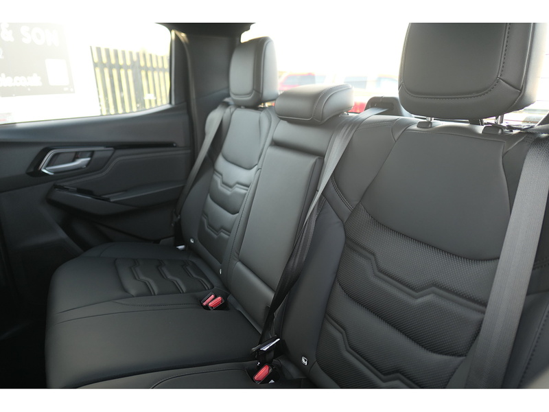 Isuzu 1.9 TD V-Cross Pickup Double Cab 4dr Diesel Auto 4WD Euro 6 (s/s) (164 ps)