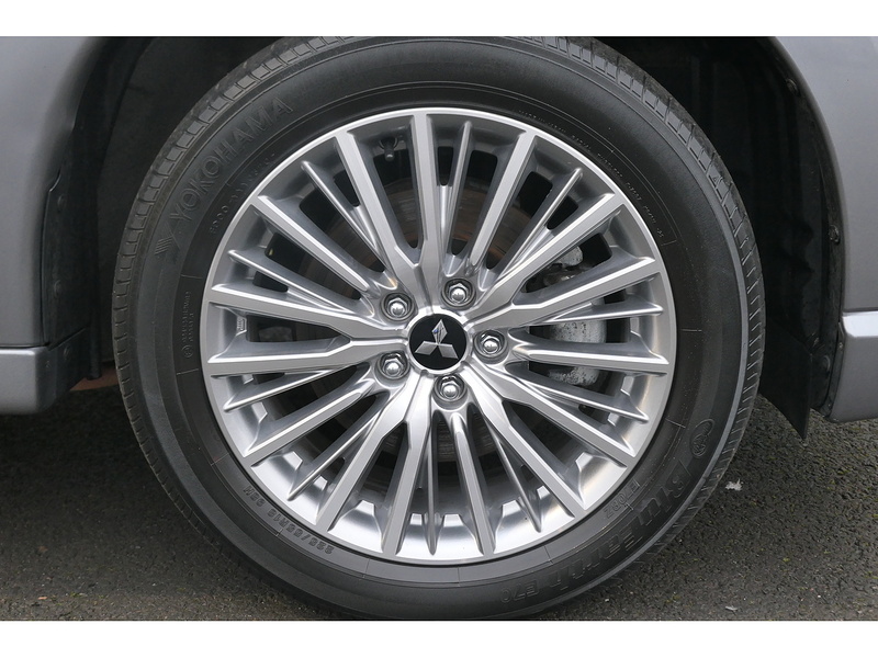 Mitsubishi 2.4h TwinMotor 13.8kWh Dynamic SUV 5dr Petrol Plug-in Hybrid CVT 4WD Euro 6 (s/s) (224 ps)