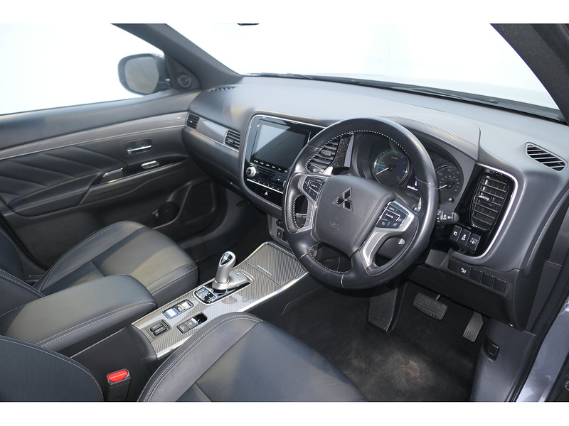 Mitsubishi 2.4h TwinMotor 13.8kWh Dynamic SUV 5dr Petrol Plug-in Hybrid CVT 4WD Euro 6 (s/s) (224 ps)