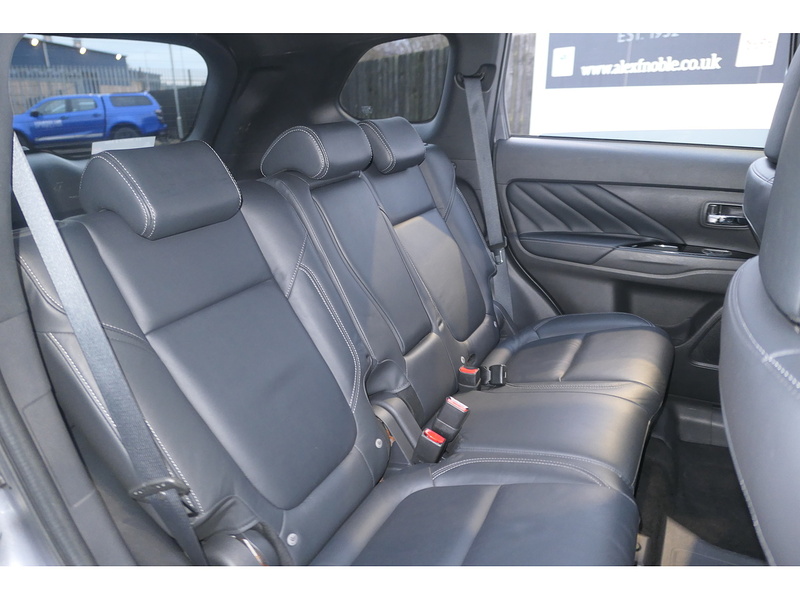 Mitsubishi 2.4h TwinMotor 13.8kWh Dynamic SUV 5dr Petrol Plug-in Hybrid CVT 4WD Euro 6 (s/s) (224 ps)