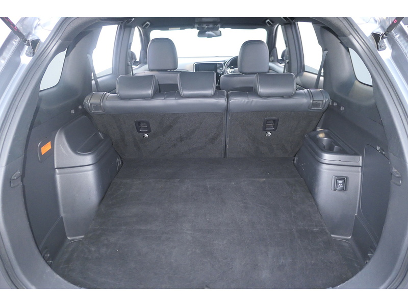 Mitsubishi 2.4h TwinMotor 13.8kWh Dynamic SUV 5dr Petrol Plug-in Hybrid CVT 4WD Euro 6 (s/s) (224 ps)