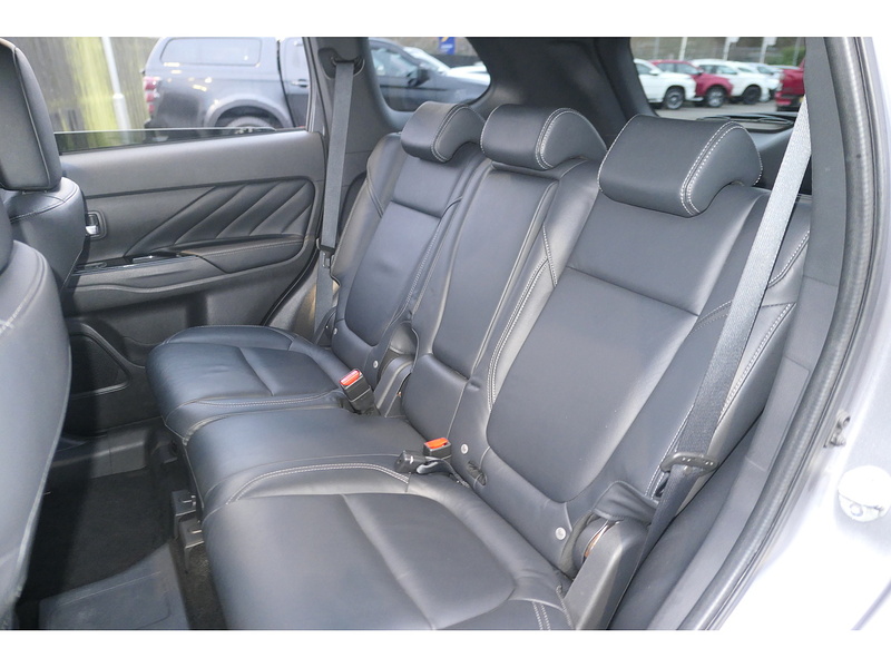 Mitsubishi 2.4h TwinMotor 13.8kWh Dynamic SUV 5dr Petrol Plug-in Hybrid CVT 4WD Euro 6 (s/s) (224 ps)