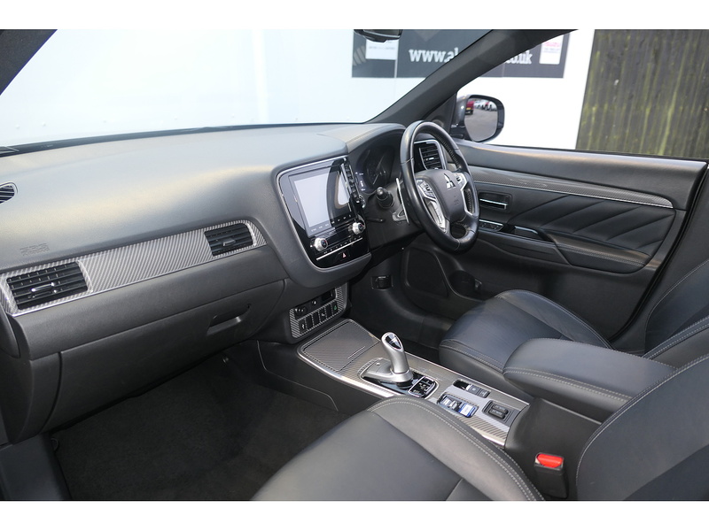 Mitsubishi 2.4h TwinMotor 13.8kWh Dynamic SUV 5dr Petrol Plug-in Hybrid CVT 4WD Euro 6 (s/s) (224 ps)