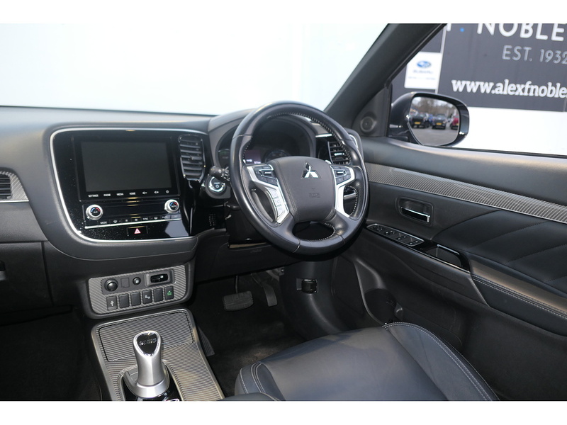 Mitsubishi 2.4h TwinMotor 13.8kWh Dynamic SUV 5dr Petrol Plug-in Hybrid CVT 4WD Euro 6 (s/s) (224 ps)