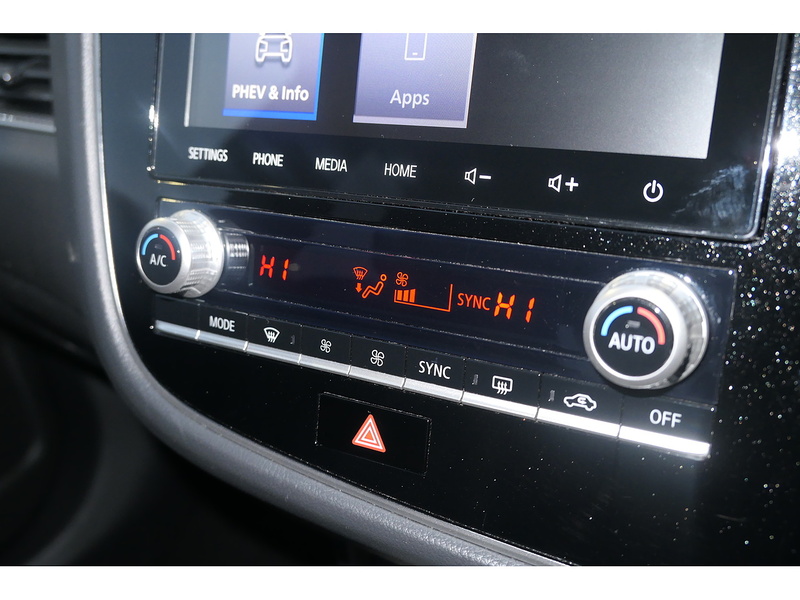 Mitsubishi 2.4h TwinMotor 13.8kWh Dynamic SUV 5dr Petrol Plug-in Hybrid CVT 4WD Euro 6 (s/s) (224 ps)