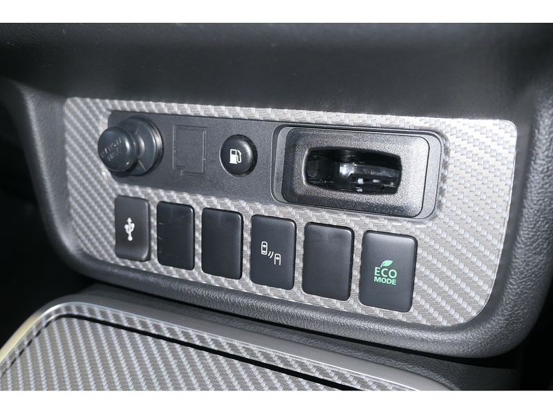 Mitsubishi 2.4h TwinMotor 13.8kWh Dynamic SUV 5dr Petrol Plug-in Hybrid CVT 4WD Euro 6 (s/s) (224 ps)