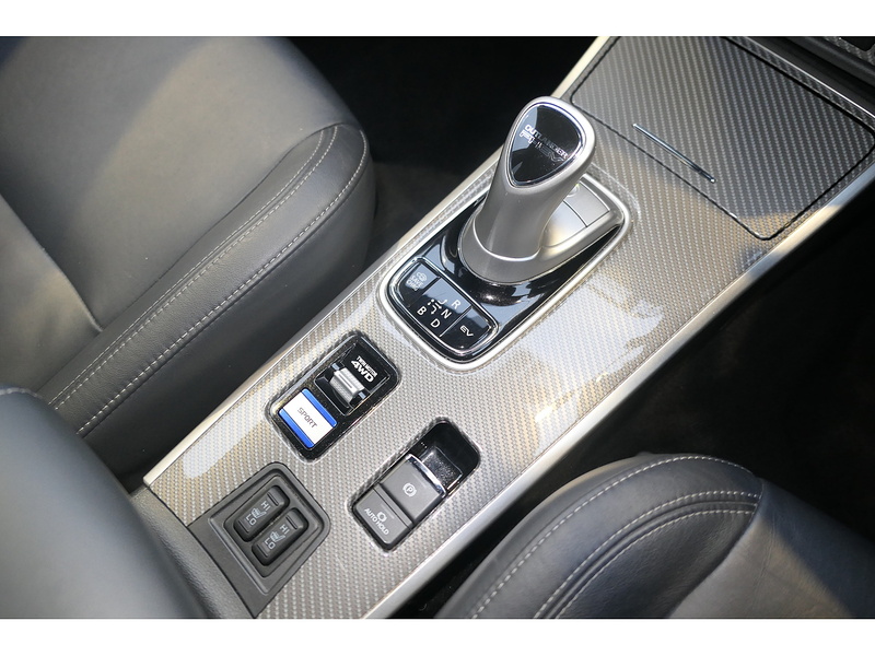 Mitsubishi 2.4h TwinMotor 13.8kWh Dynamic SUV 5dr Petrol Plug-in Hybrid CVT 4WD Euro 6 (s/s) (224 ps)