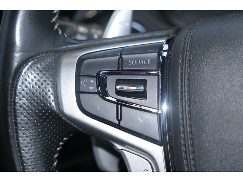 Mitsubishi 2.4h TwinMotor 13.8kWh Dynamic SUV 5dr Petrol Plug-in Hybrid CVT 4WD Euro 6 (s/s) (224 ps)