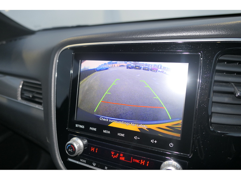 Mitsubishi 2.4h TwinMotor 13.8kWh Dynamic SUV 5dr Petrol Plug-in Hybrid CVT 4WD Euro 6 (s/s) (224 ps)