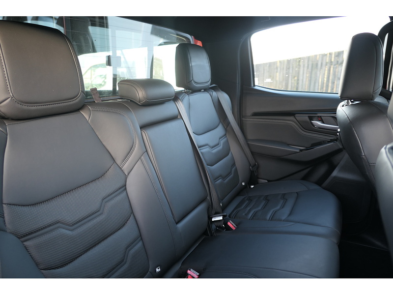 Isuzu 1.9 TD V-Cross Pickup Double Cab 4dr Diesel Auto 4WD Euro 6 (s/s) (164 ps)