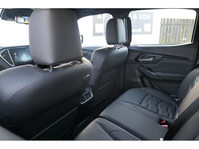 Isuzu 1.9 TD V-Cross Pickup Double Cab 4dr Diesel Auto 4WD Euro 6 (s/s) (164 ps)